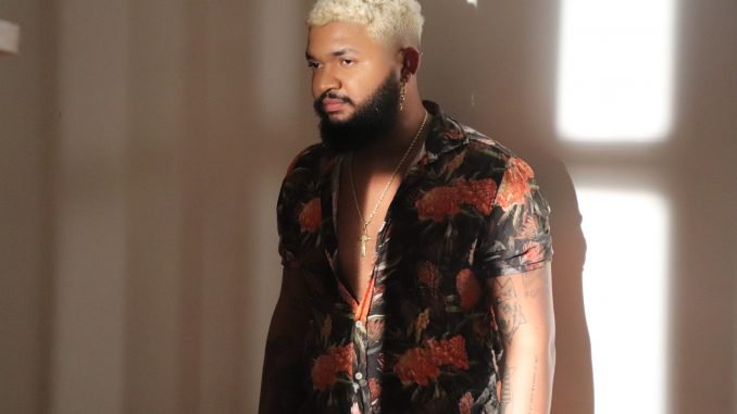 Yhago Sebaz por Gaybriel 4 Yhago Sebaz canta as dores de um relacionamento usando futurismo e ancestralidade em seu novo álbum e clipe "Meio Amargo"